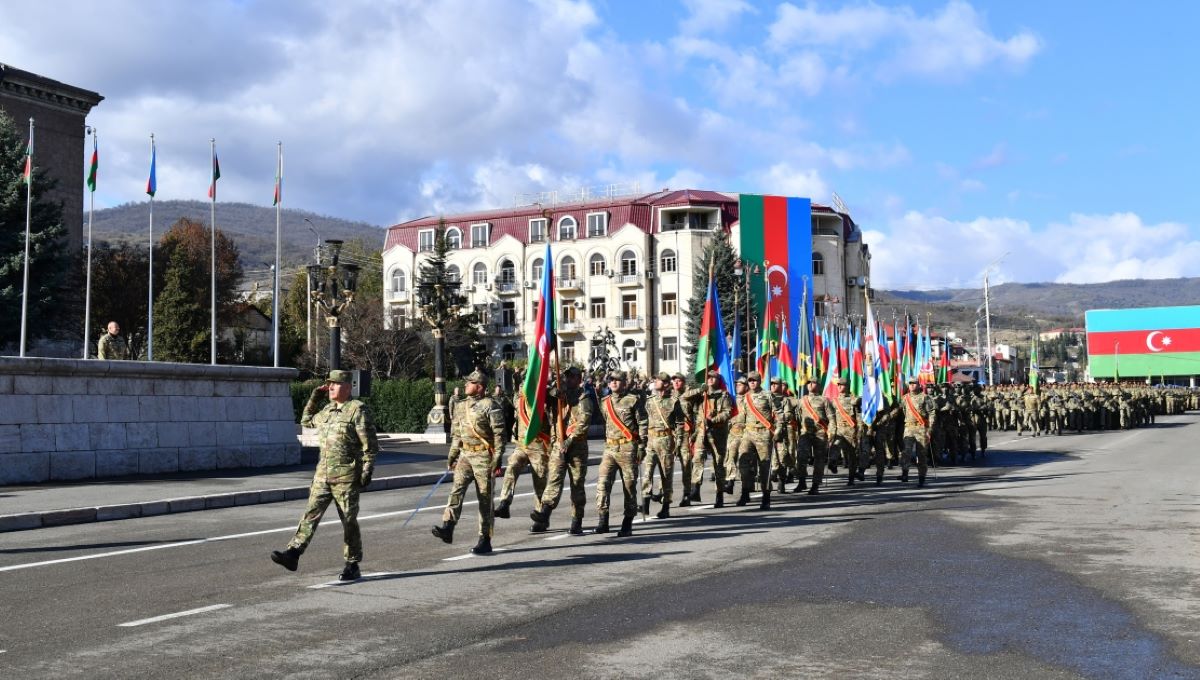 Azərbaycan ordusu Xankəndidə hərbi parad keçirib, Əliyev də iştirak edib